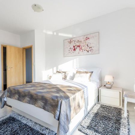 Villa Spark With Heated Pool In Rogoznica Zečevo Eksteriør billede