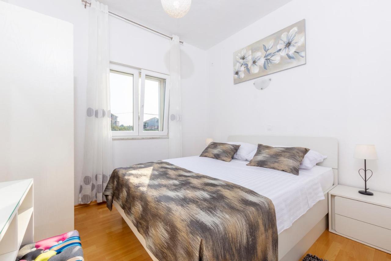 Villa Spark With Heated Pool In Rogoznica Zečevo Eksteriør billede