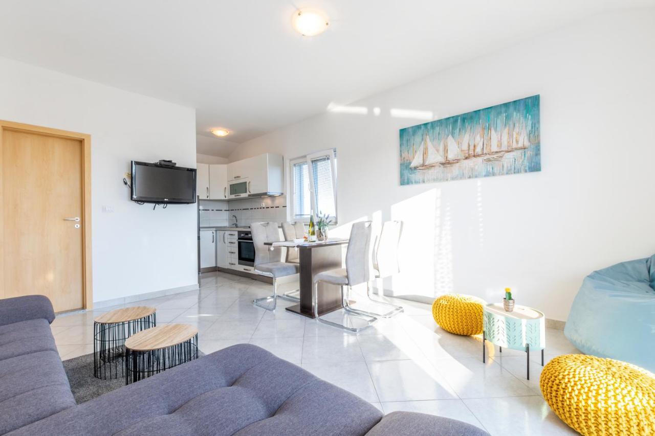 Villa Spark With Heated Pool In Rogoznica Zečevo Eksteriør billede
