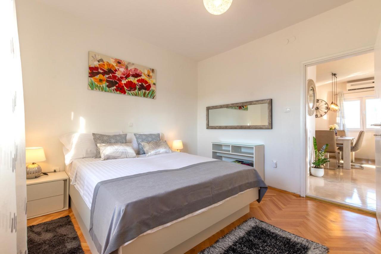 Villa Spark With Heated Pool In Rogoznica Zečevo Eksteriør billede